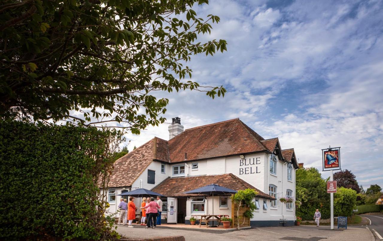 ホテル The Blue Bell ミッドハースト エクステリア 写真