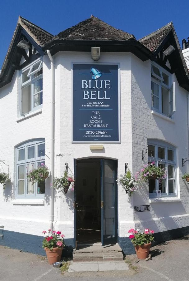 ホテル The Blue Bell ミッドハースト エクステリア 写真
