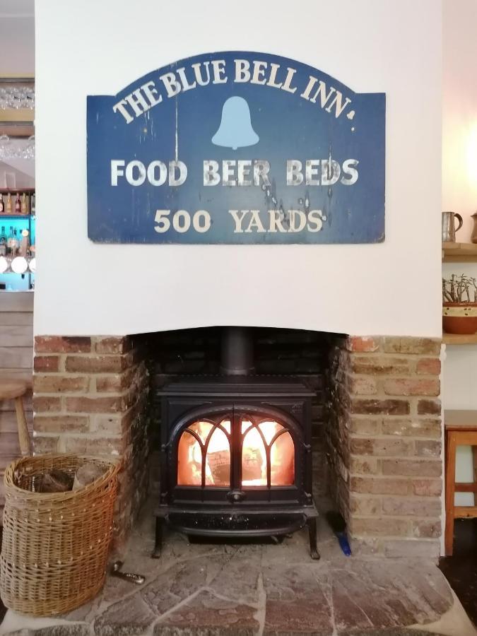 ホテル The Blue Bell ミッドハースト エクステリア 写真